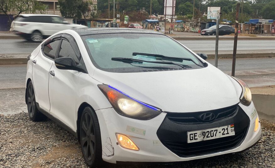 2012 Hyundai Elantra full Option